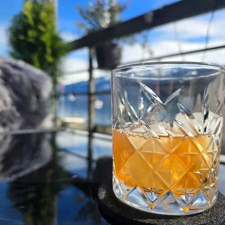 Lakeview Loft*lake/ferry Access* Apartment *